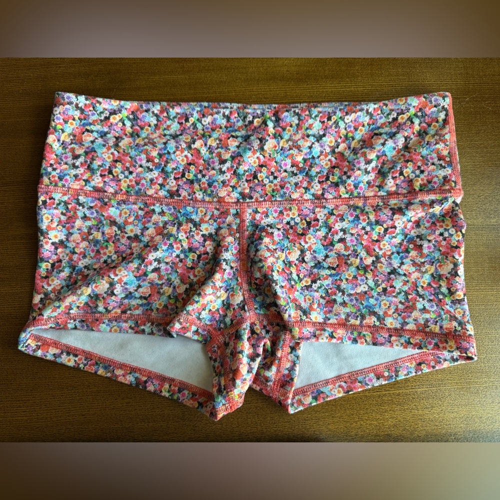 lululemon athletica Floral Athletic Boogie Shorts - Multicolor